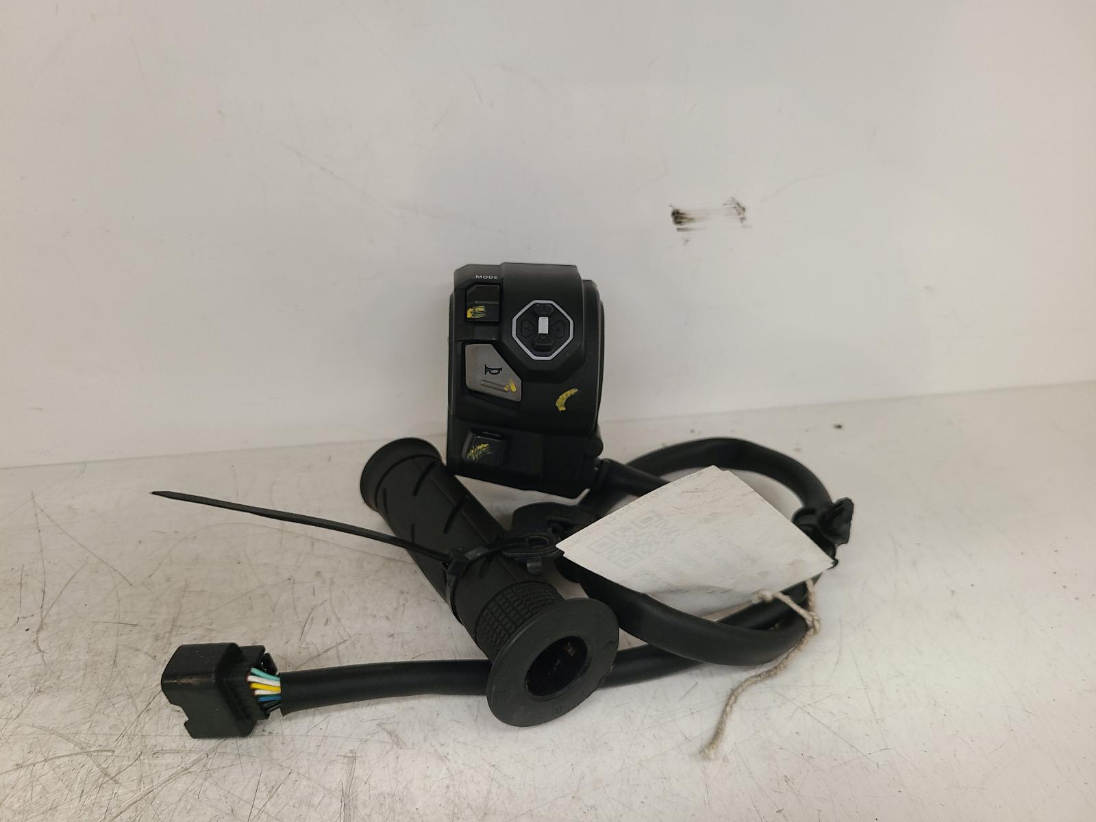 View Auto part LH Switch Gear Honda Cb750 Hornet 2025