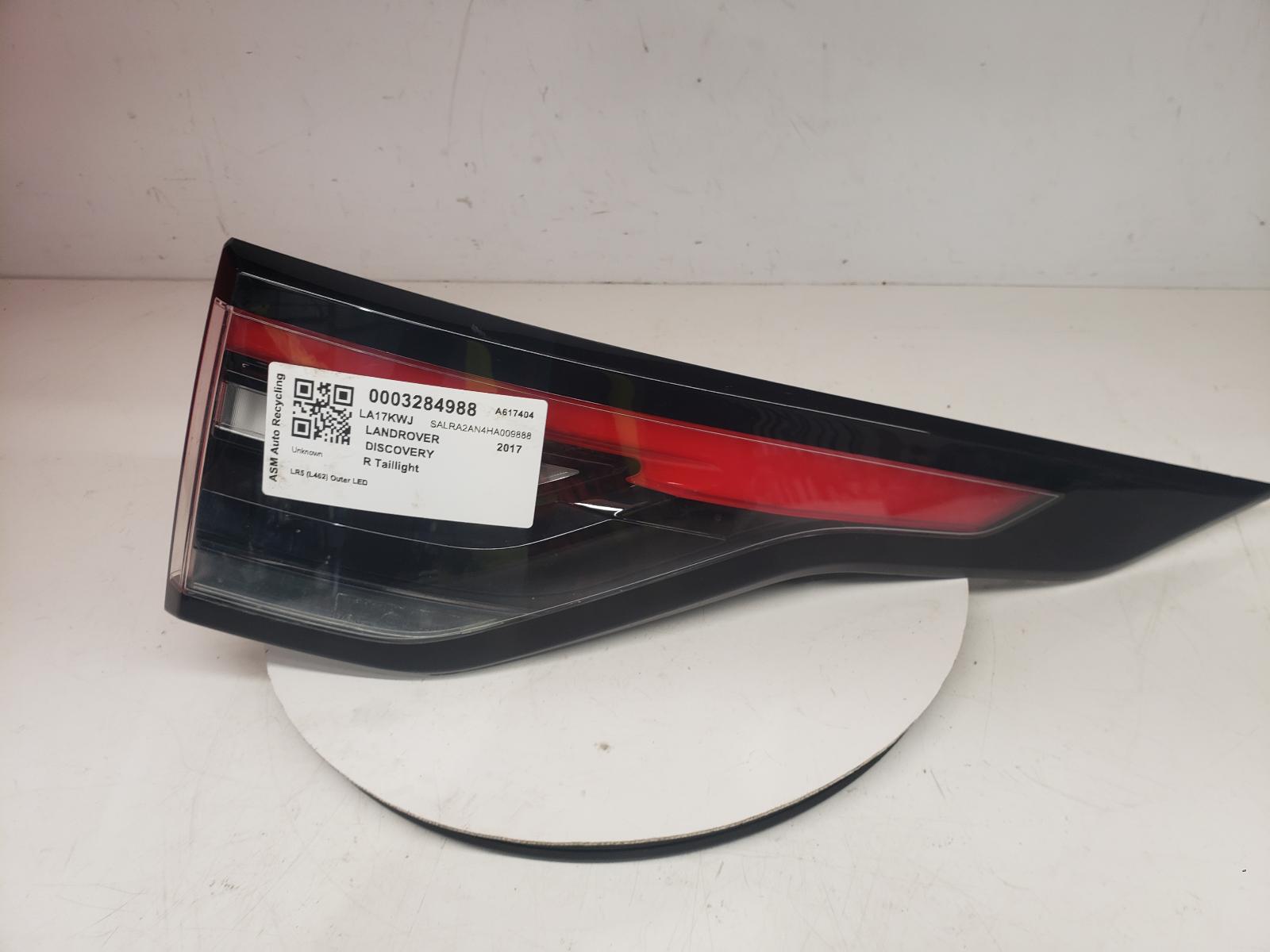 View Auto part R Taillight Land Rover Discovery 2017