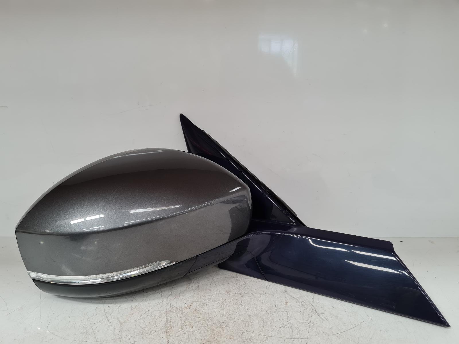 View Auto part R Door Mirror Land Rover Discovery 2017