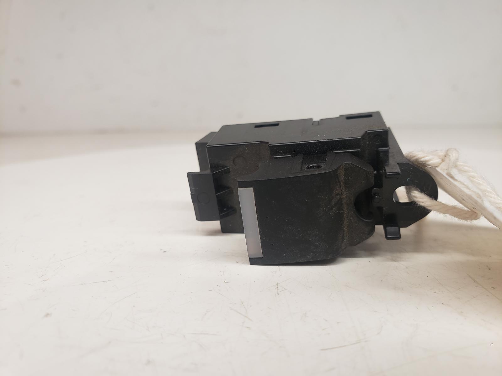 View Auto part Elect. Window Switch Land Rover Discovery 2017