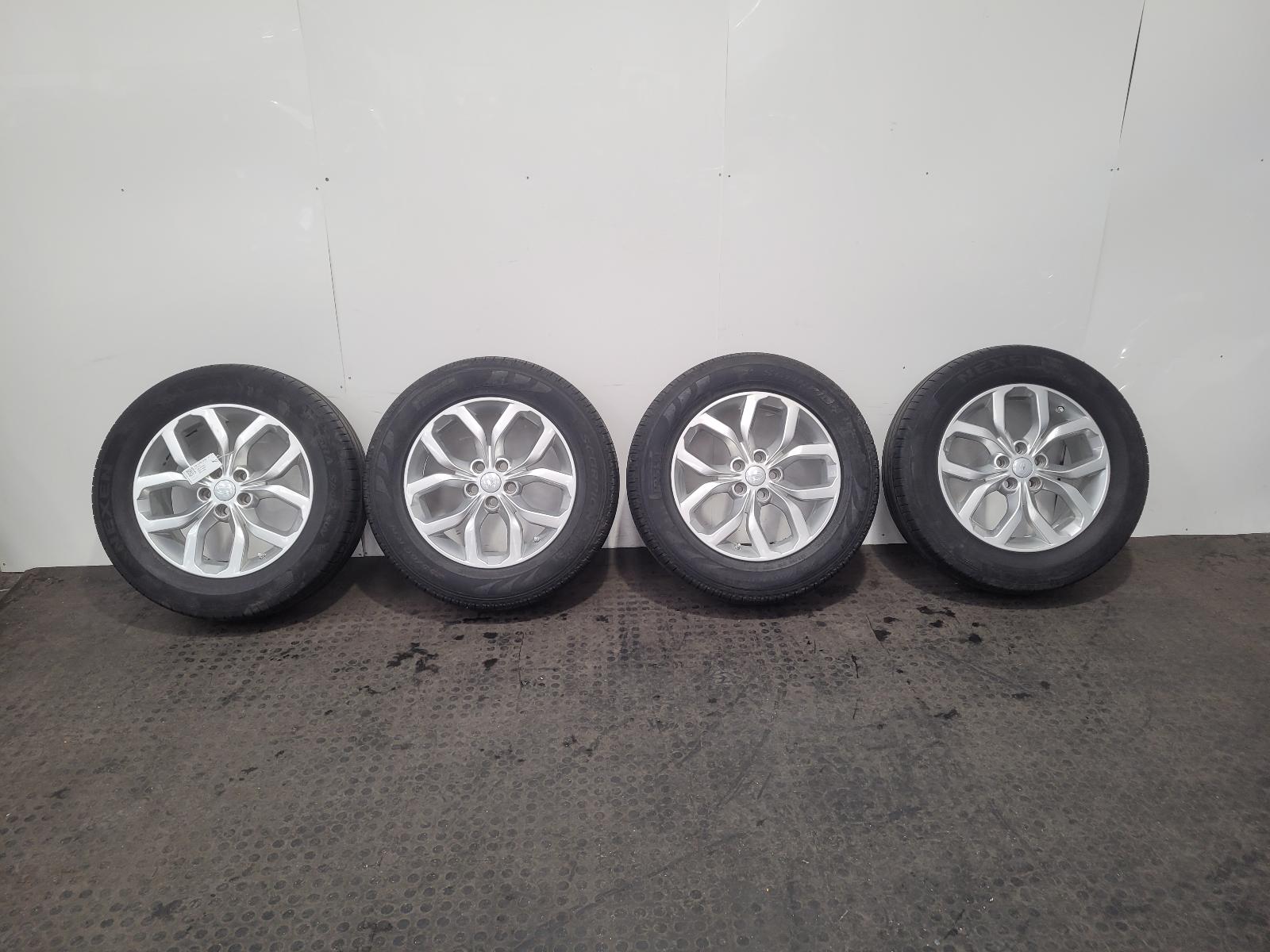 View Auto part Wheel Set Land Rover Discovery 2017