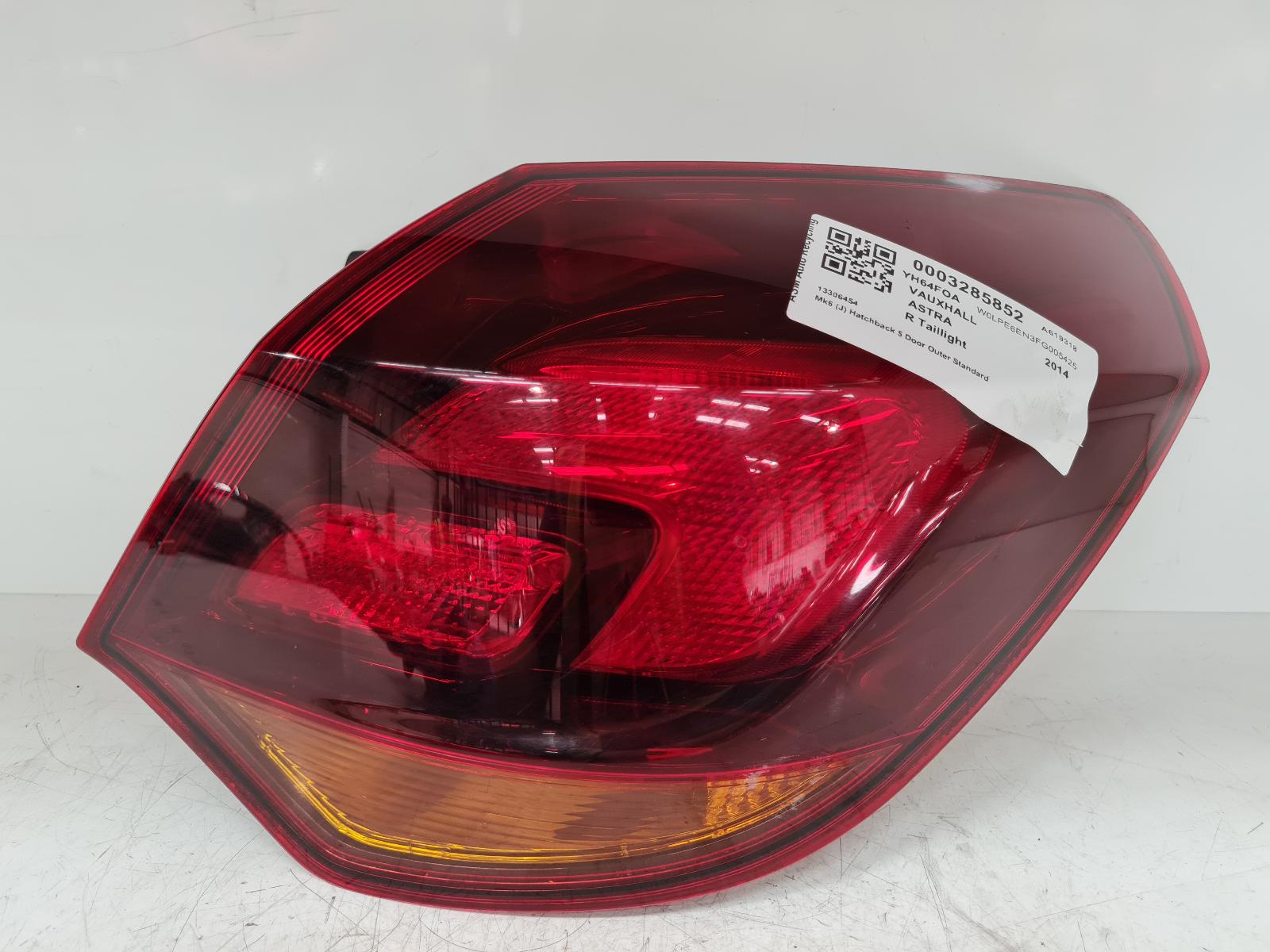 View Auto part R Taillight Vauxhall Astra 2014