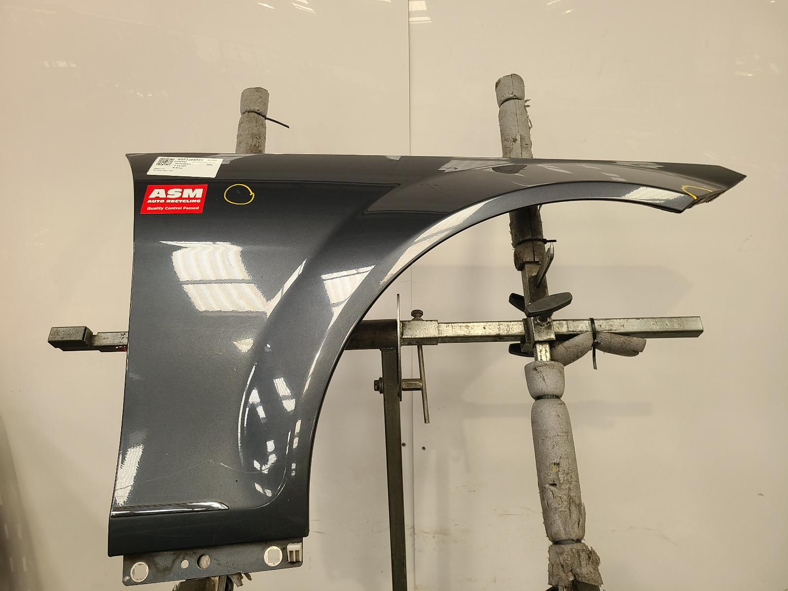 View Auto part R Wing Mercedes C Class 2008
