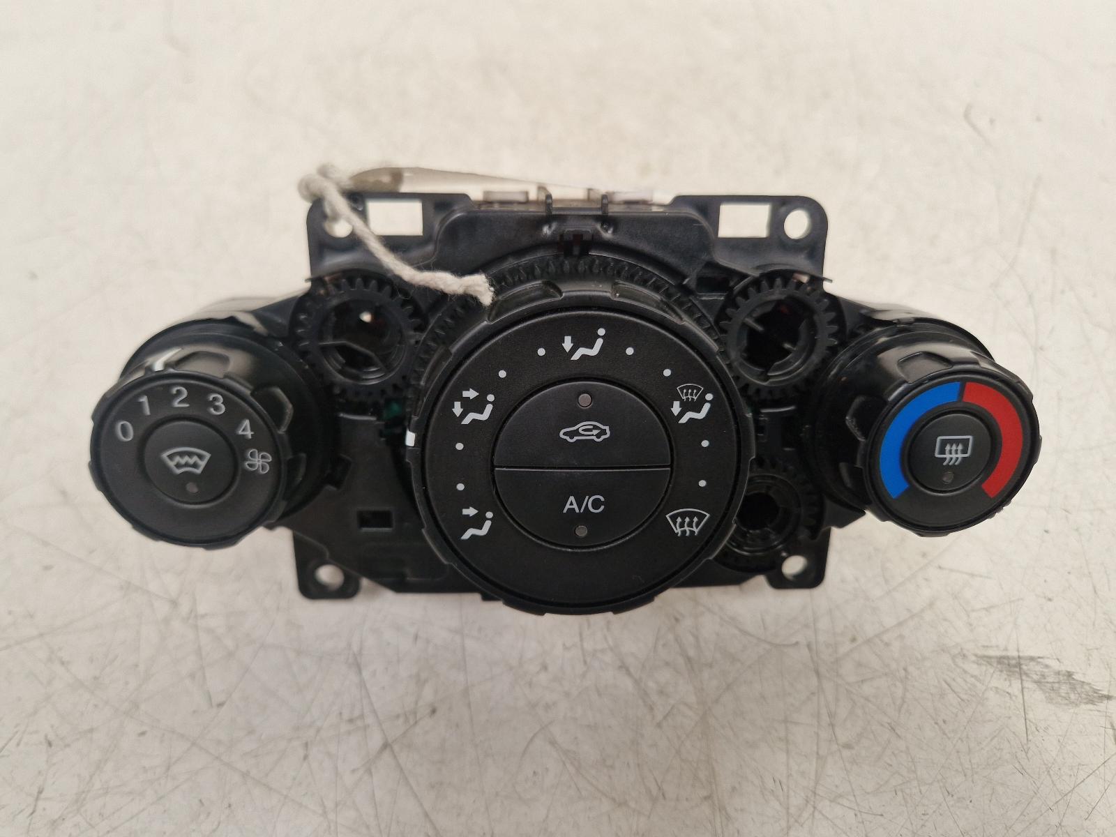 View Auto part Heater/AC Controller Ford Fiesta 2009
