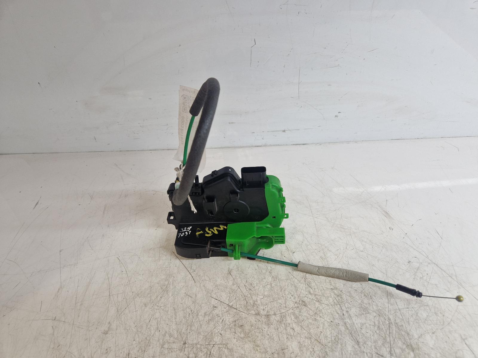 View Auto part Door Lock Assembly Hyundai I40 2012