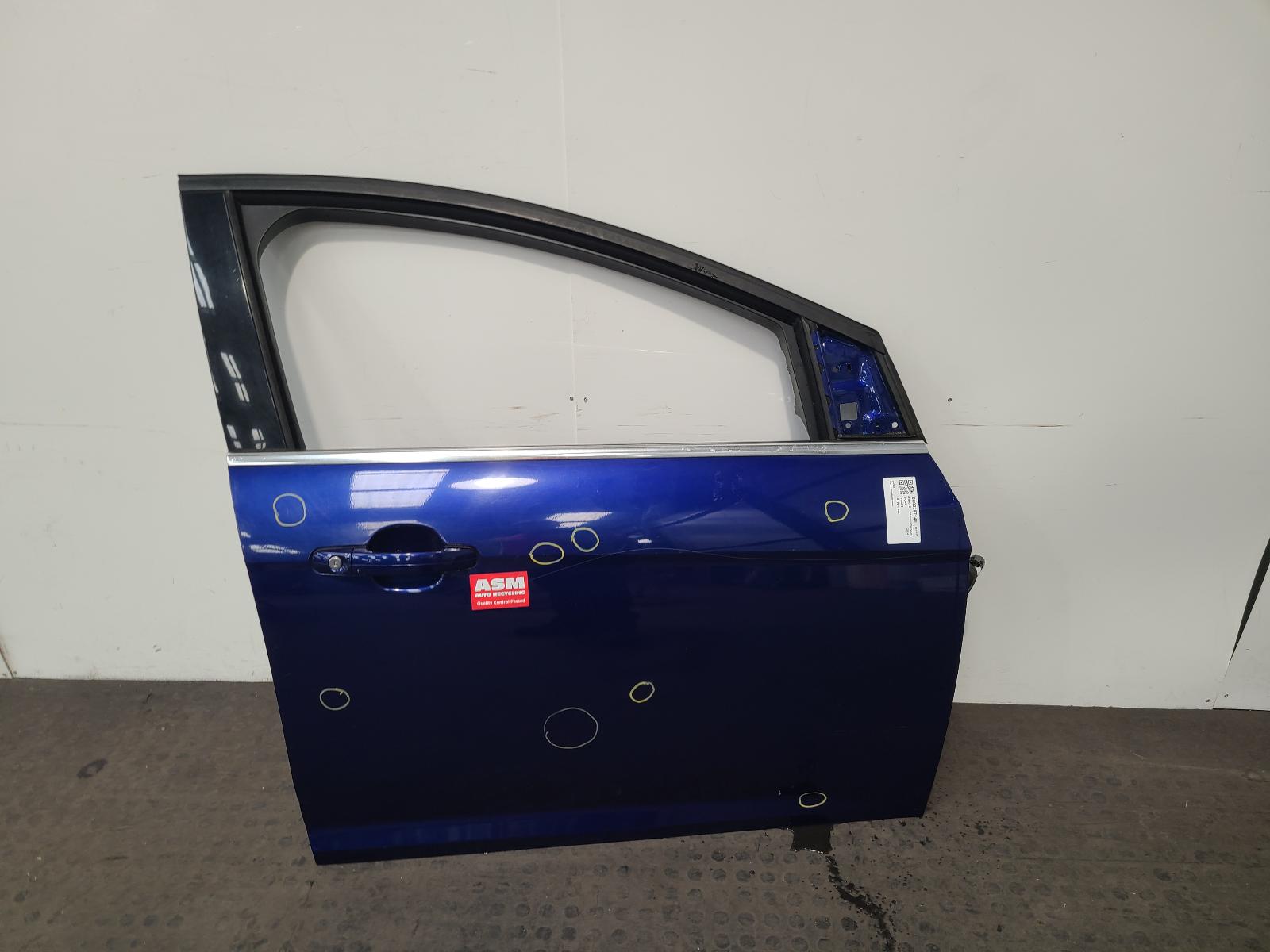 View Auto part R Front Door Ford Focus 2014