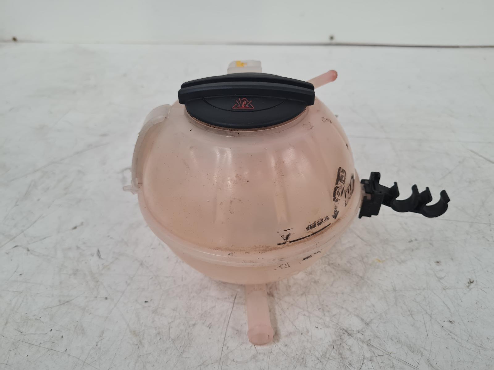 View Auto part Overflow Bottle Volkswagen Polo 2016