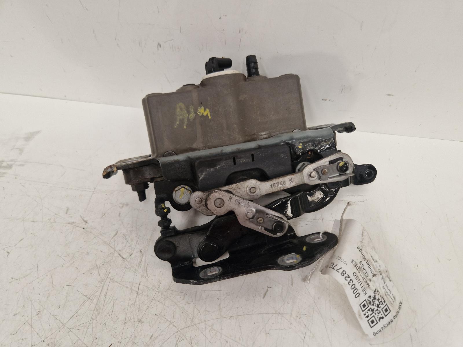 View Auto part Bonnet Hinge Mercedes E Class 2011