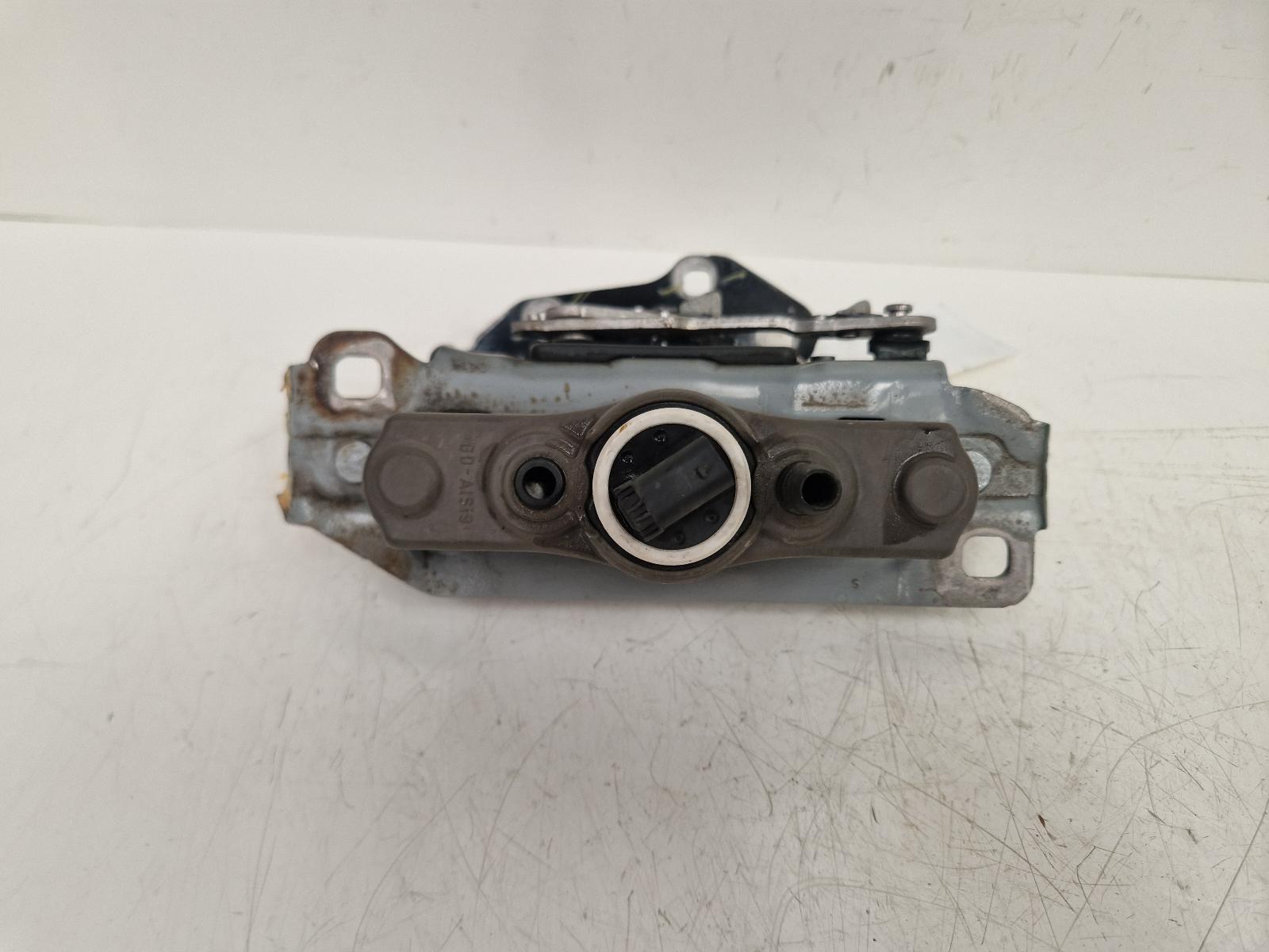 View Auto part Bonnet Hinge Mercedes E Class 2011