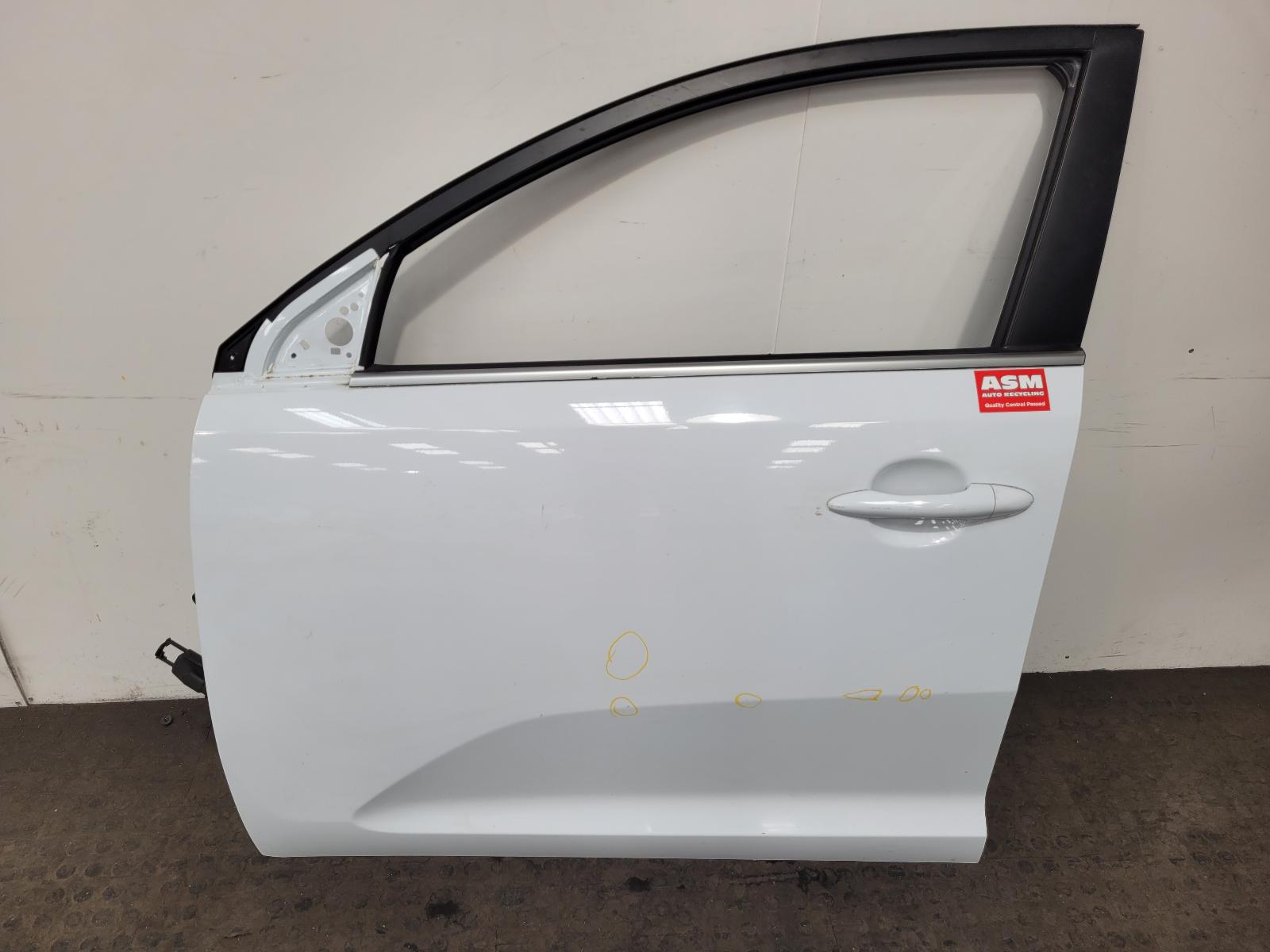 View Auto part L Front Door Kia Sportage 2011
