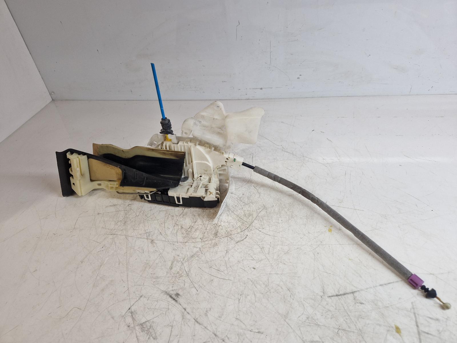 View Auto part Door Lock Assembly Mercedes E Class 2011