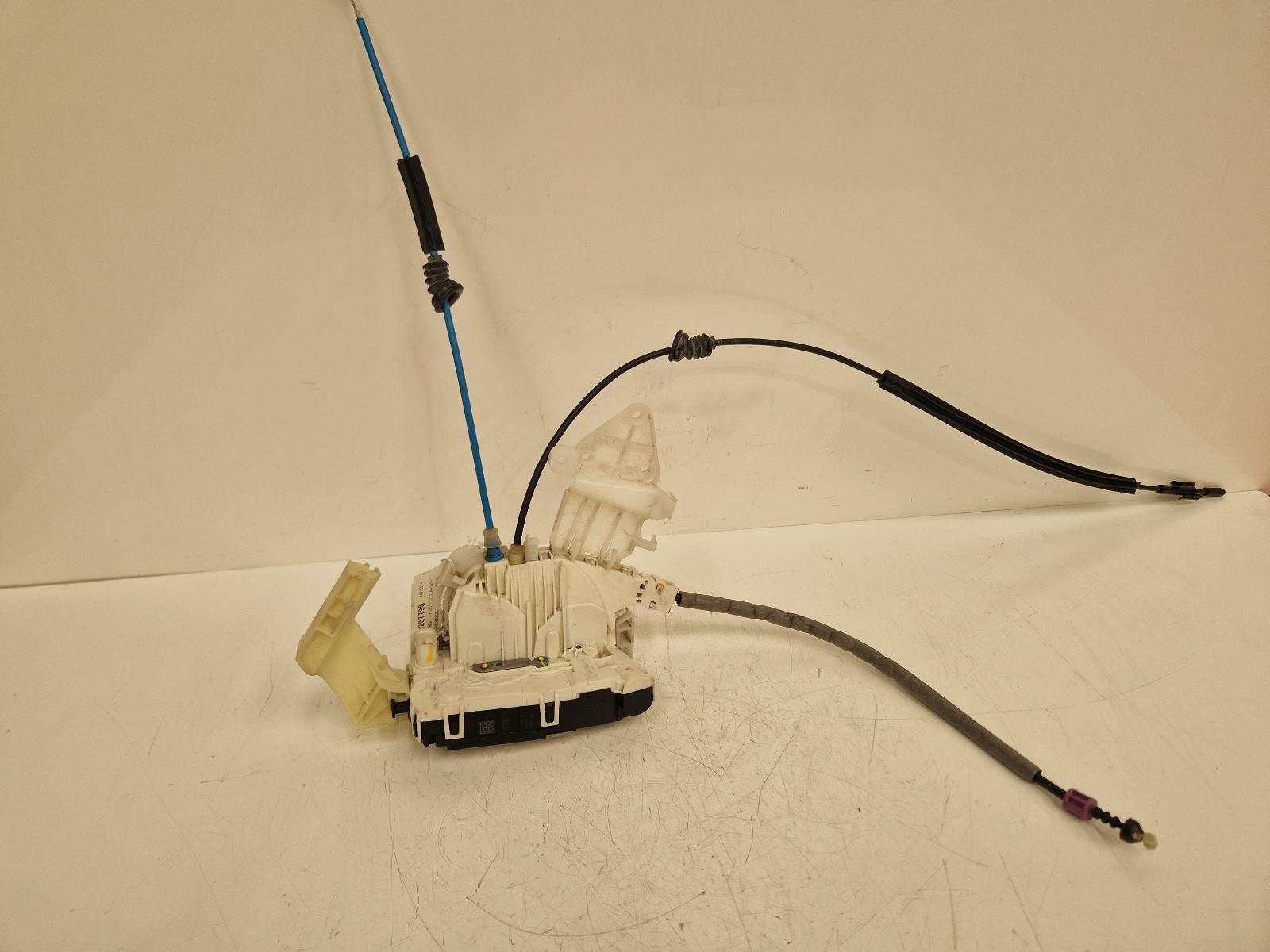 View Auto part Door Lock Assembly Mercedes E Class 2011