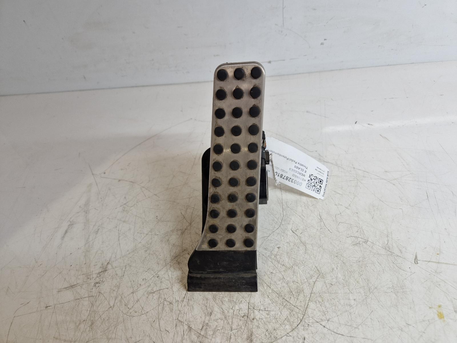 View Auto part Pedal Potentiometer Mercedes E Class 2011