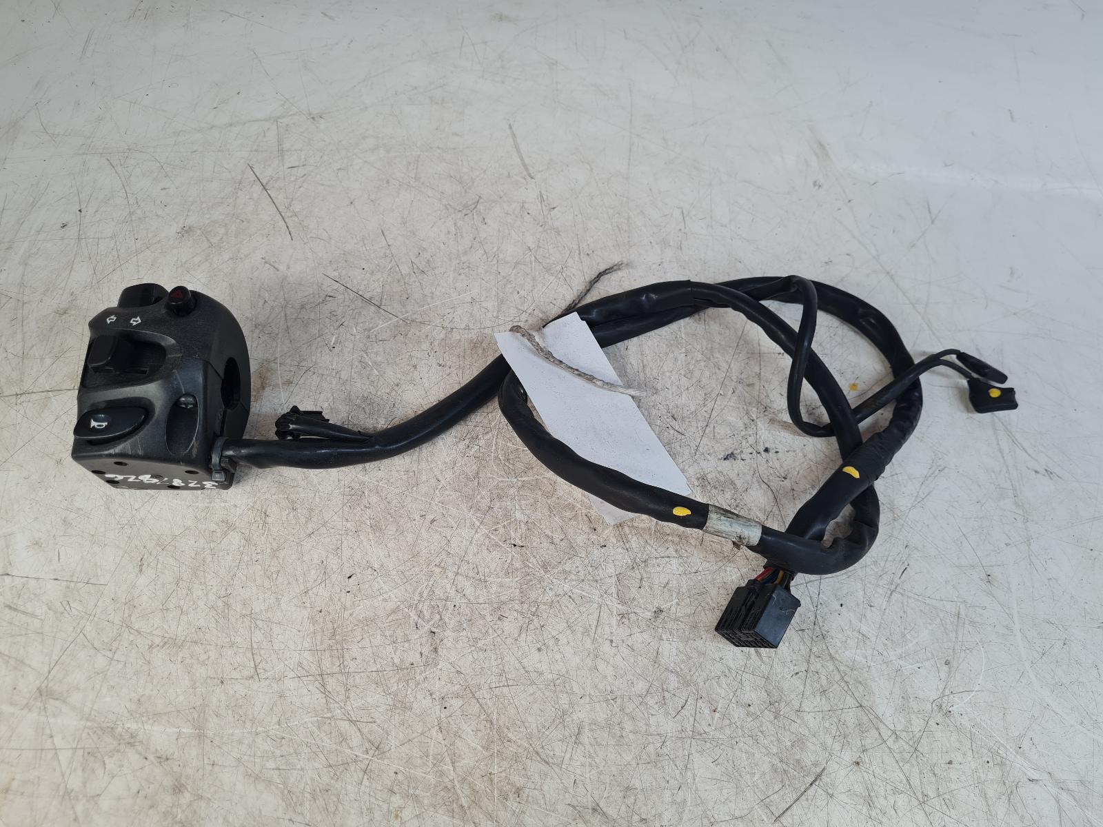 View Auto part LH Switch Gear Yamaha Fz1 N 2012