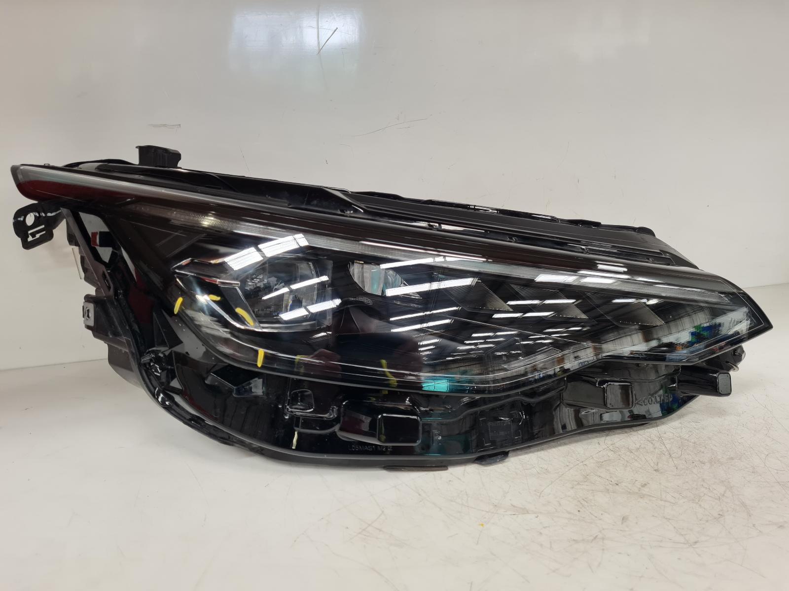 View Auto part R Headlamp Volkswagen Golf 2025