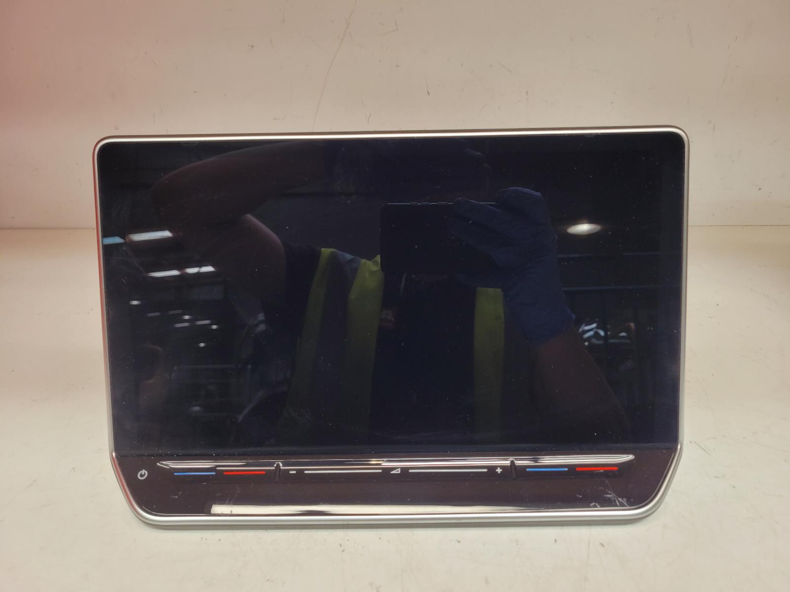 View Auto part Radio Display Volkswagen Golf 2025