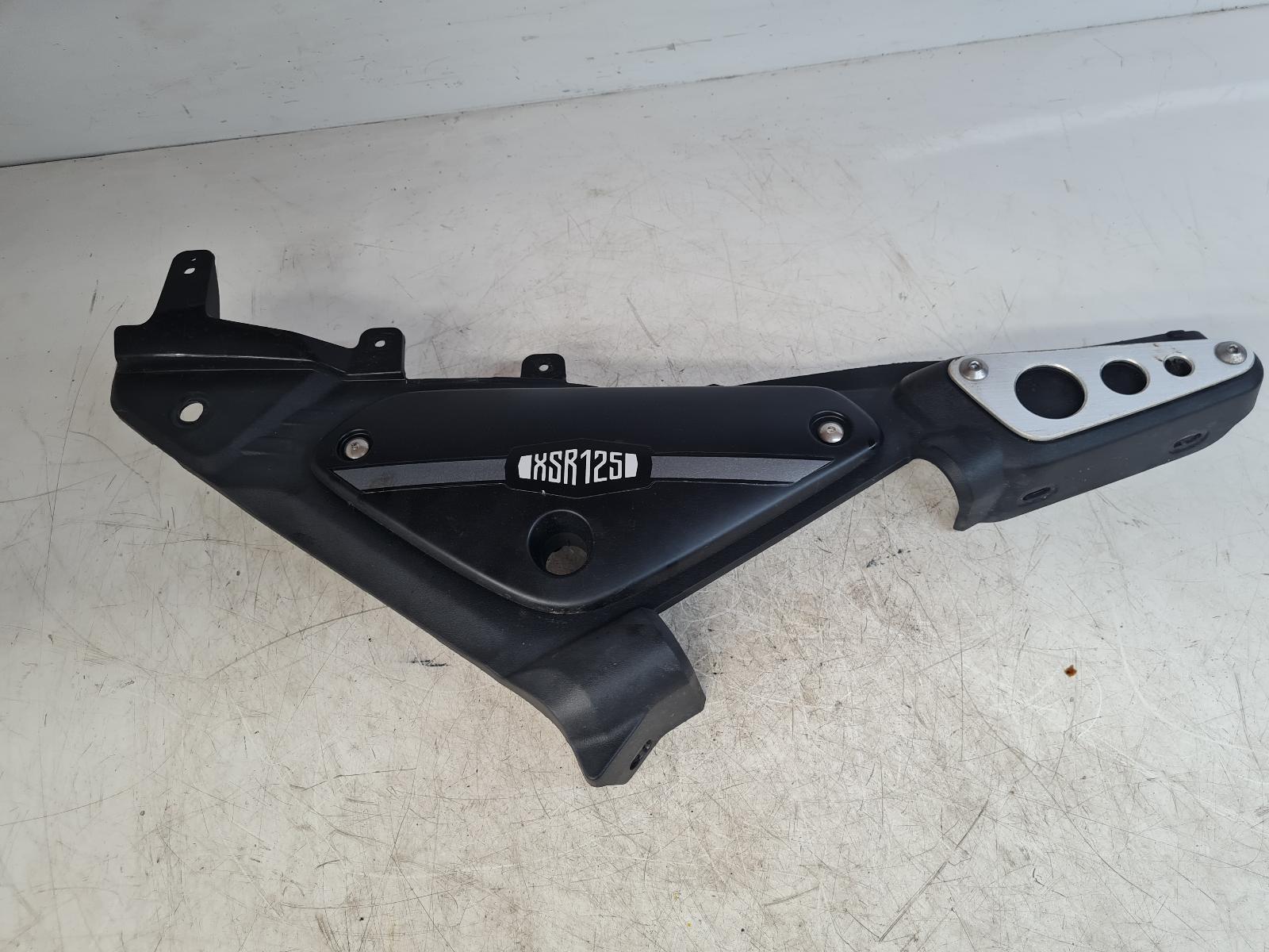 View Auto part Side Panel Left Yamaha Xsr125 2021