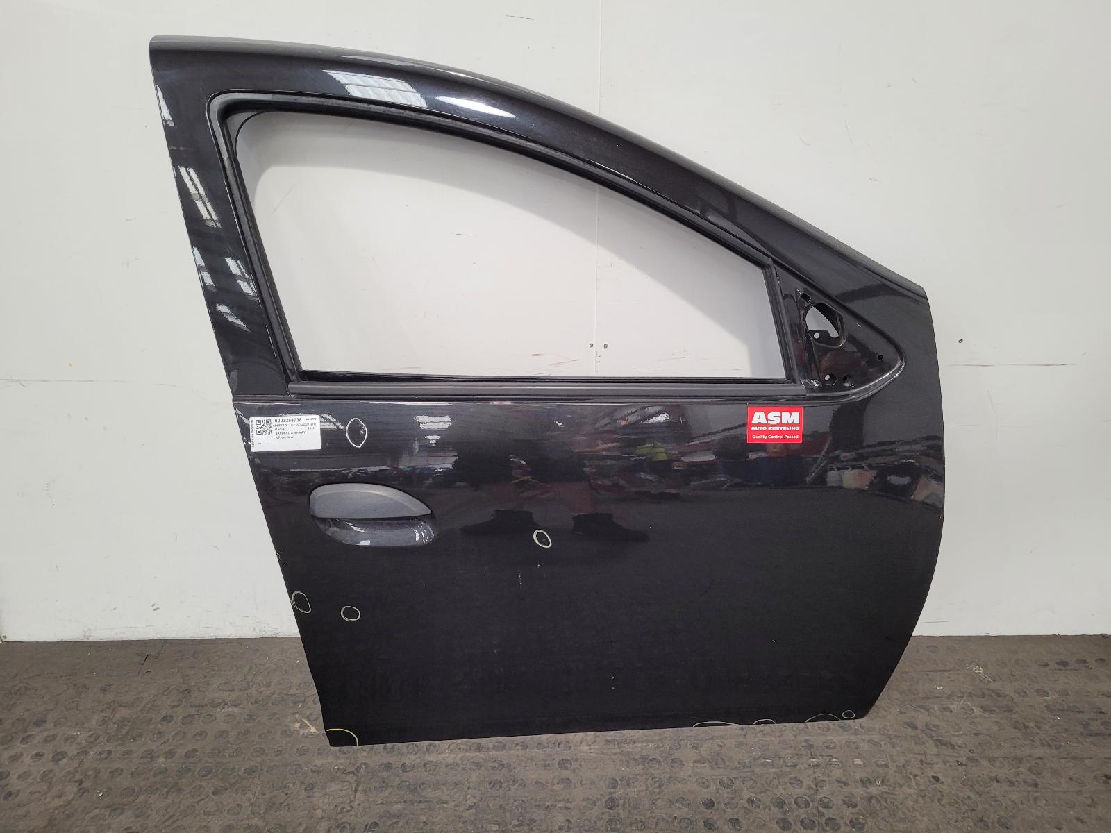 View Auto part R Front Door Dacia Sandero Stepway 2015