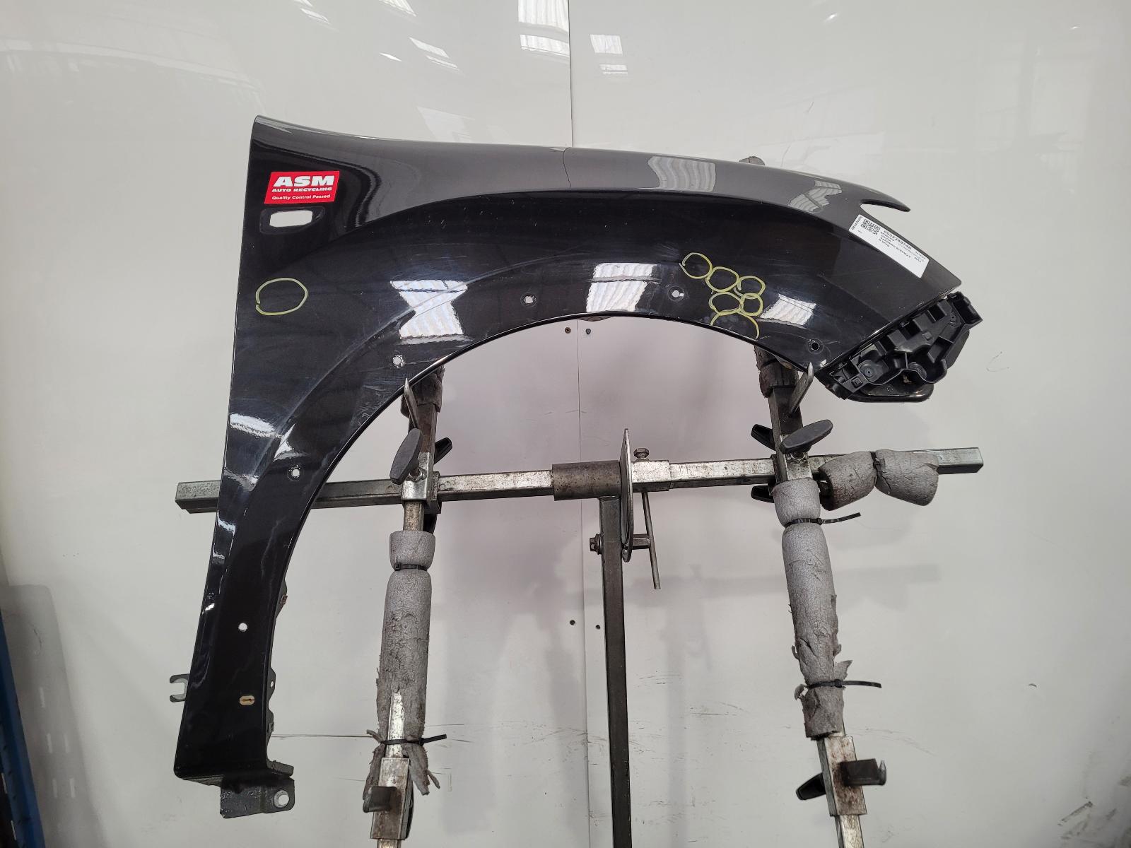 View Auto part R Wing Dacia Sandero Stepway 2015