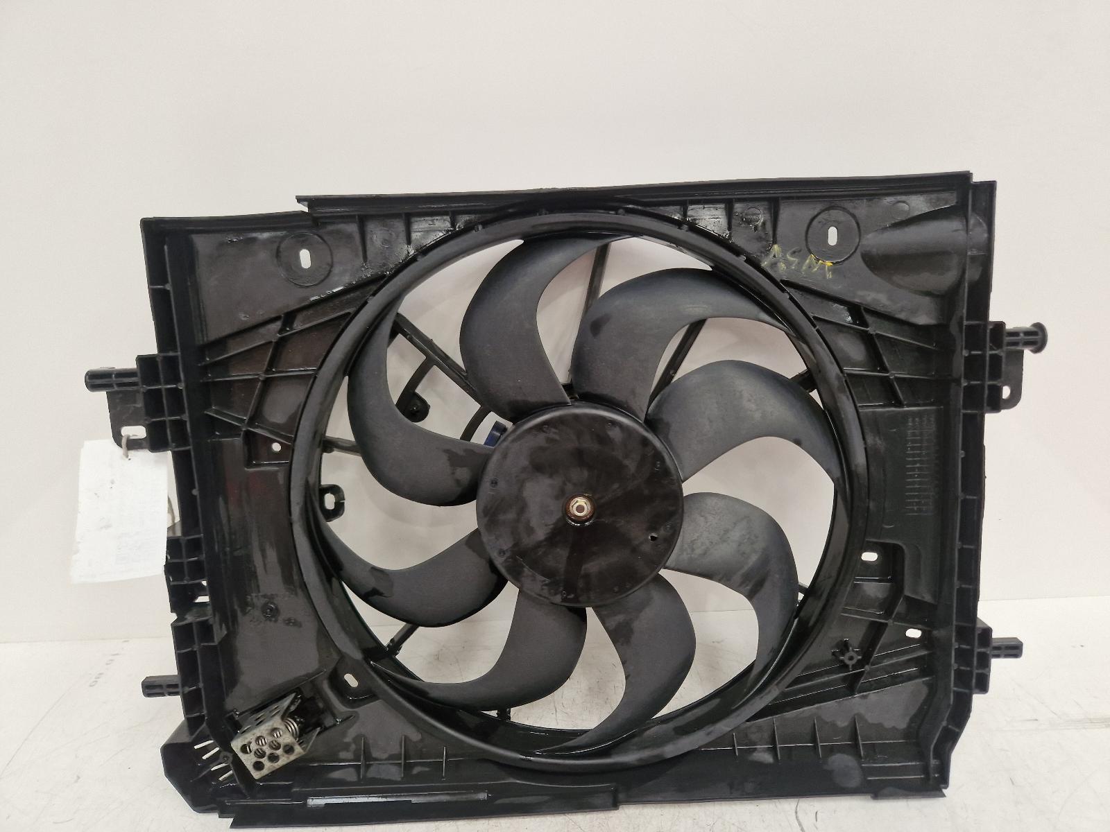 View Auto part Engine Cooling Motor Dacia Sandero Stepway 2015