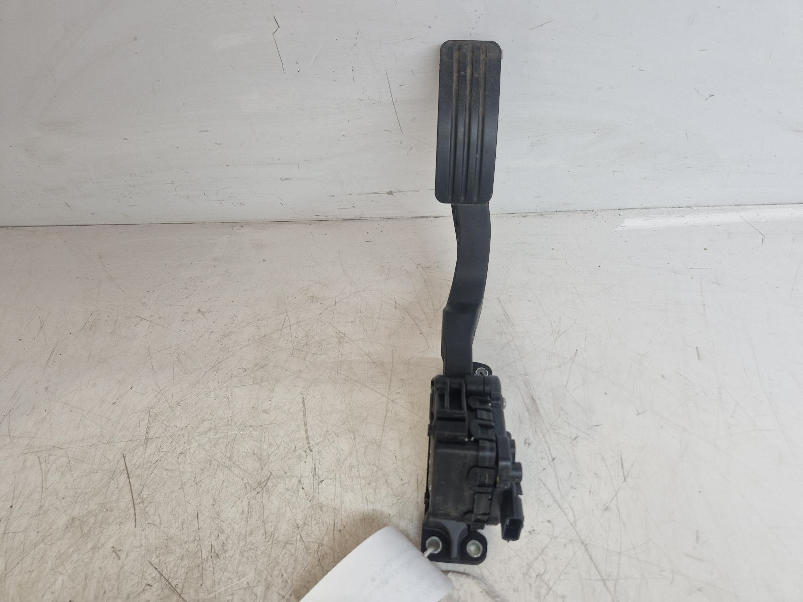 View Auto part Pedal Potentiometer Dacia Sandero Stepway 2015