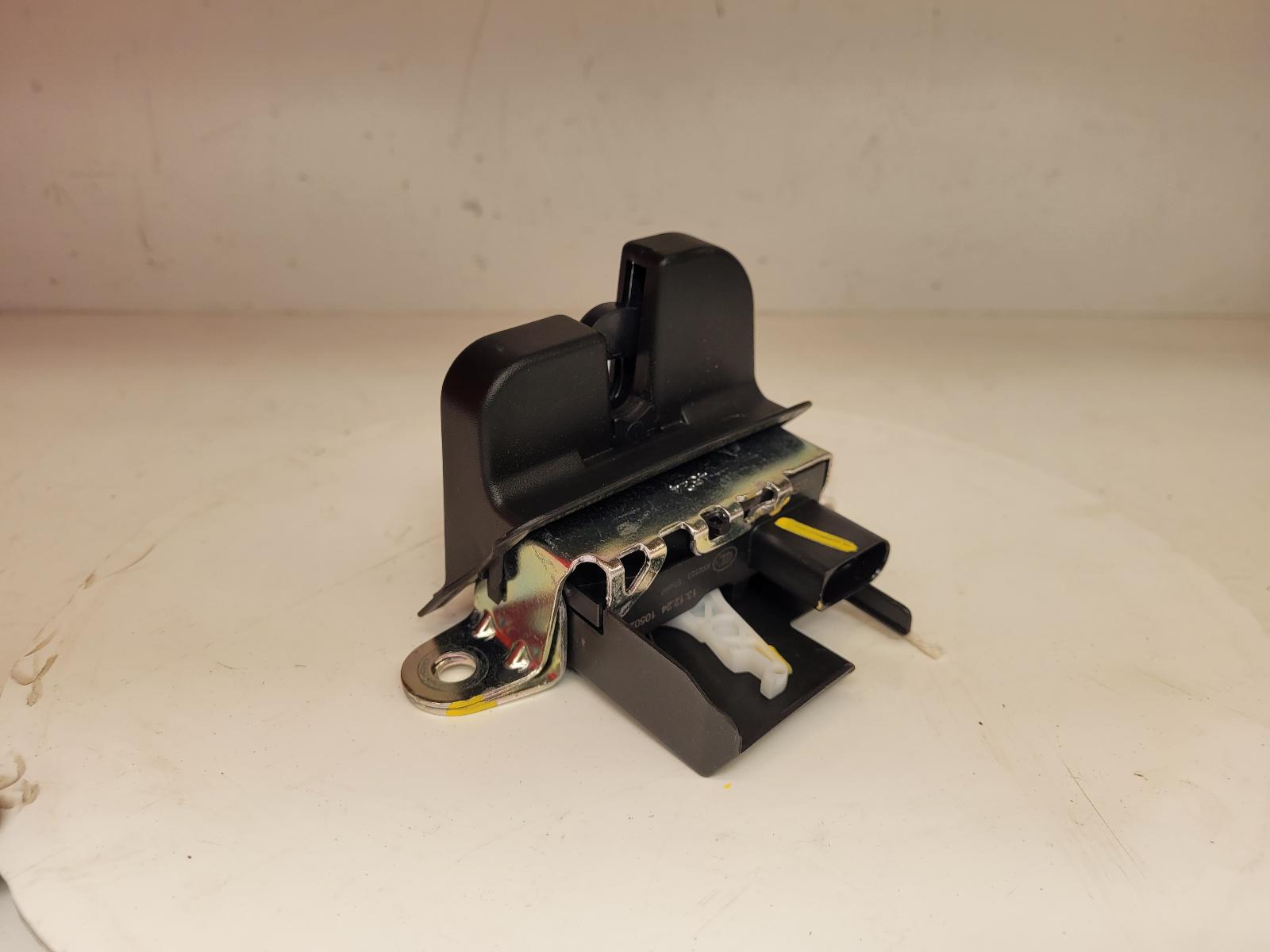 View Auto part Bootlid/Tailgate Lock Volkswagen Golf 2025