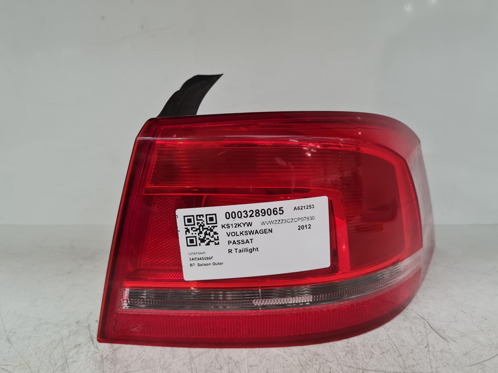 View Auto part R Taillight Volkswagen Passat 2012