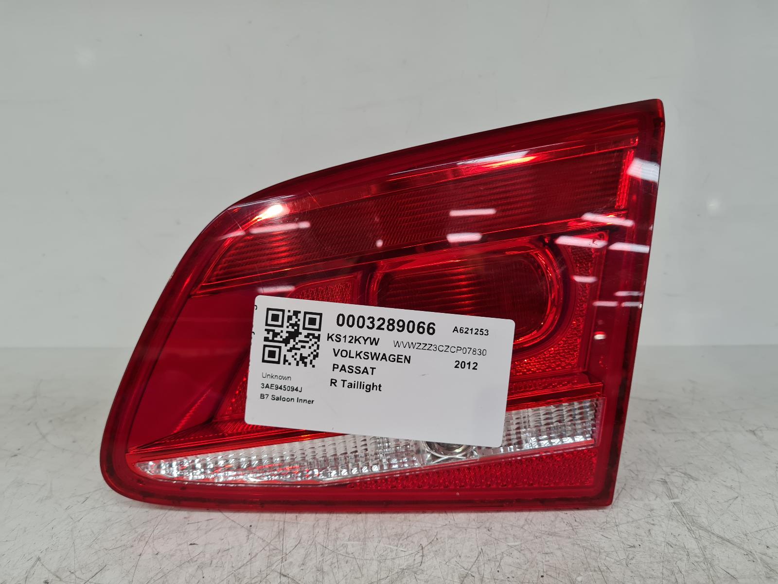 View Auto part R Taillight Volkswagen Passat 2012