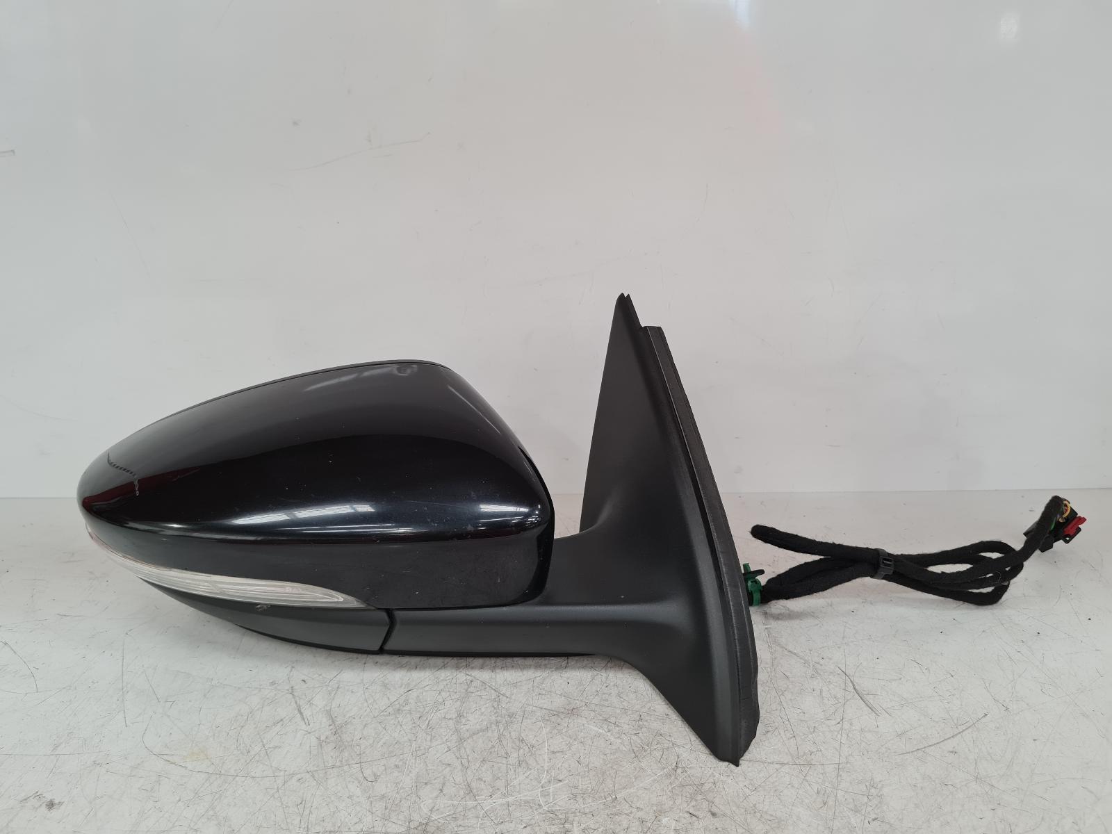 View Auto part R Door Mirror Volkswagen Passat 2012