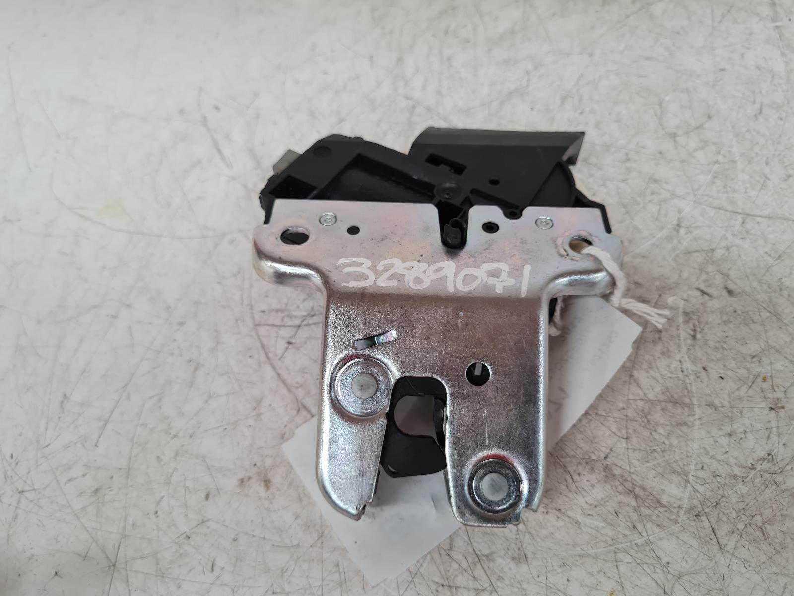 View Auto part Bootlid/Tailgate Lock Volkswagen Passat 2012