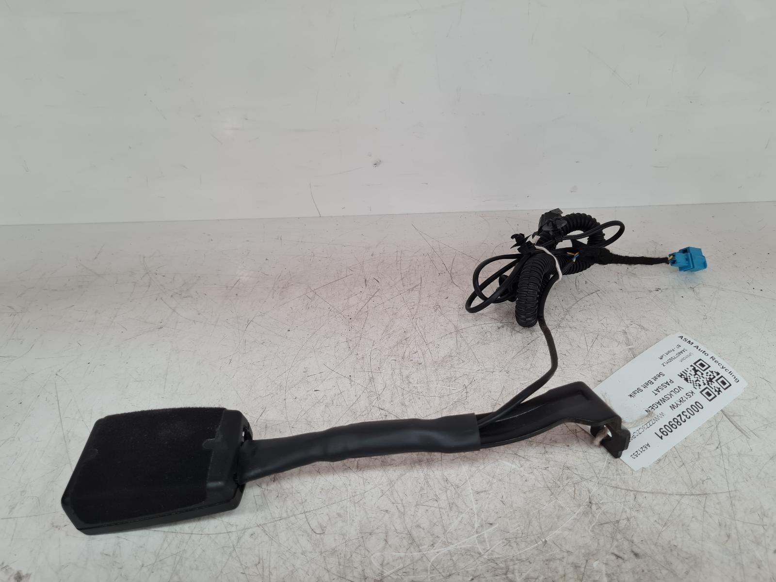 View Auto part Seat Belt Volkswagen Passat 2012