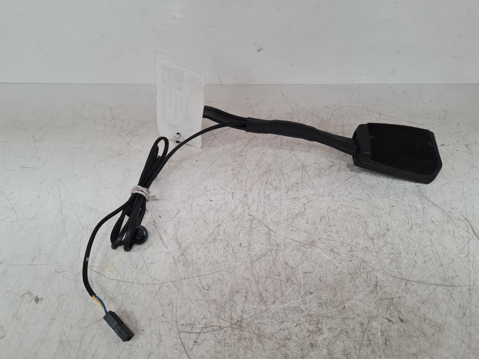 View Auto part Seat Belt Volkswagen Passat 2012