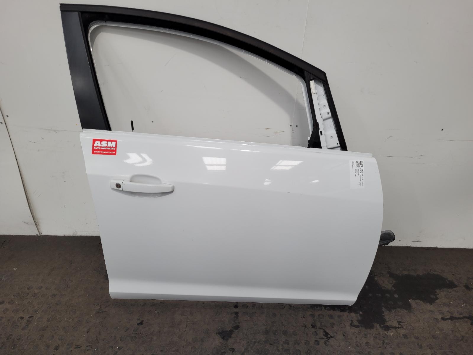 View Auto part R Front Door Vauxhall Astra 2016