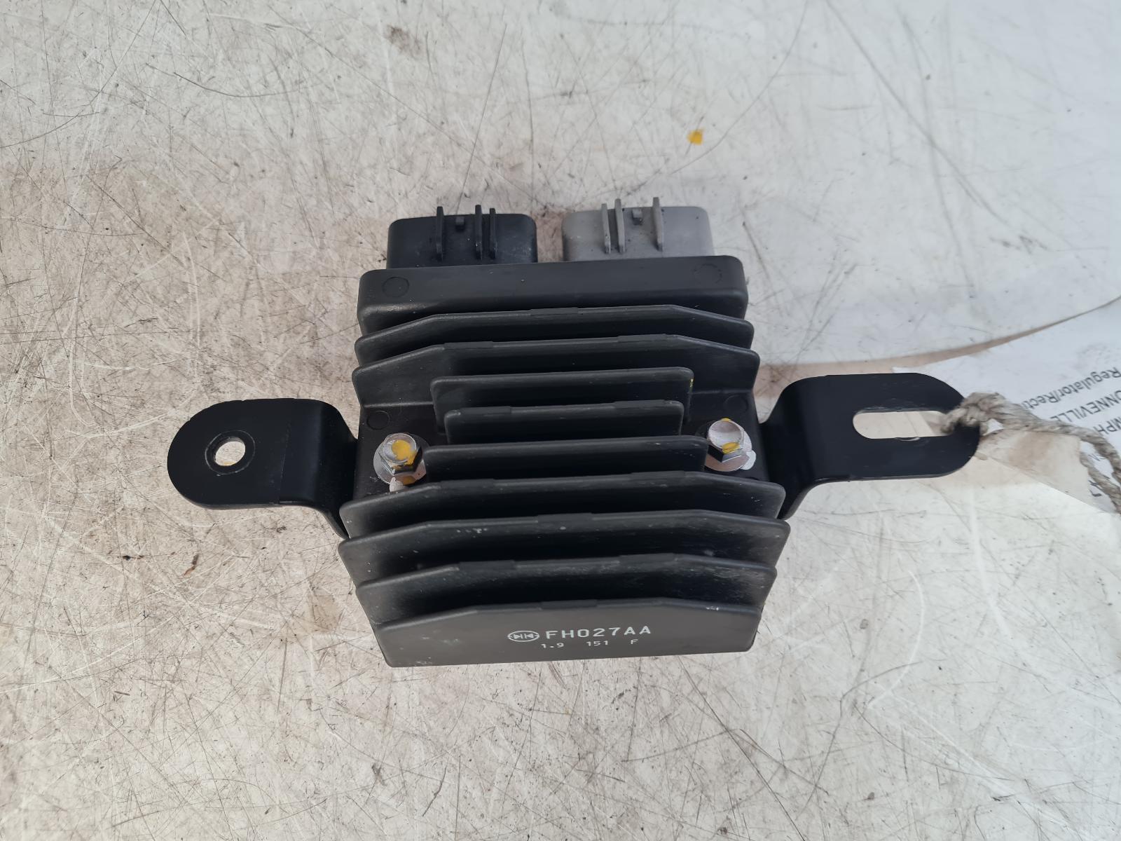 View Auto part Regulator/Rectifier Triumph Bonneville Street Twin 2022