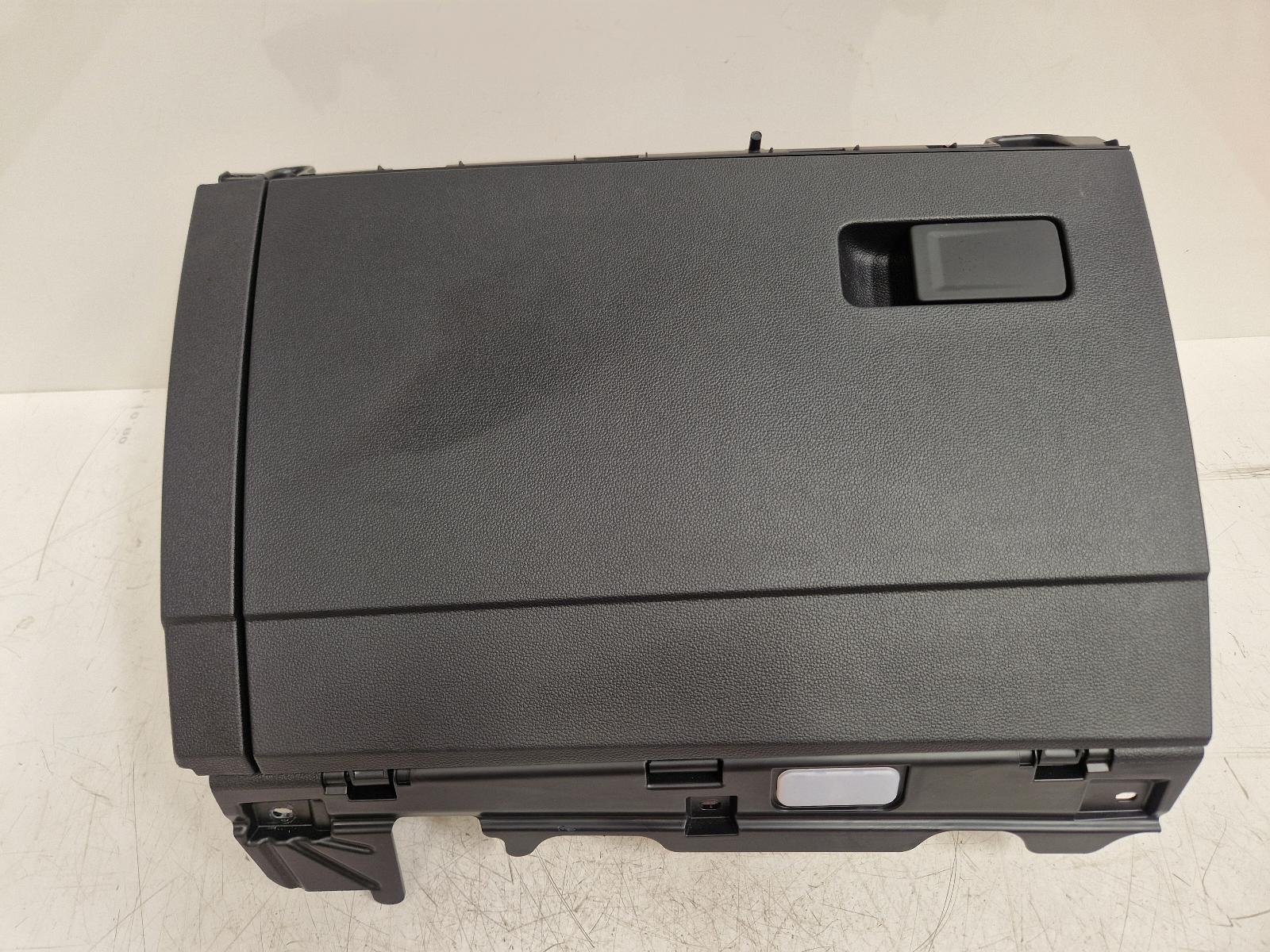 View Auto part Glove Box Volkswagen Golf 2025