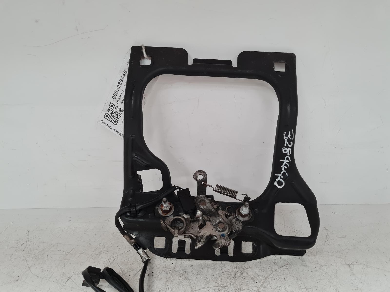 View Auto part Bonnet Latch Peugeot 2008 2016