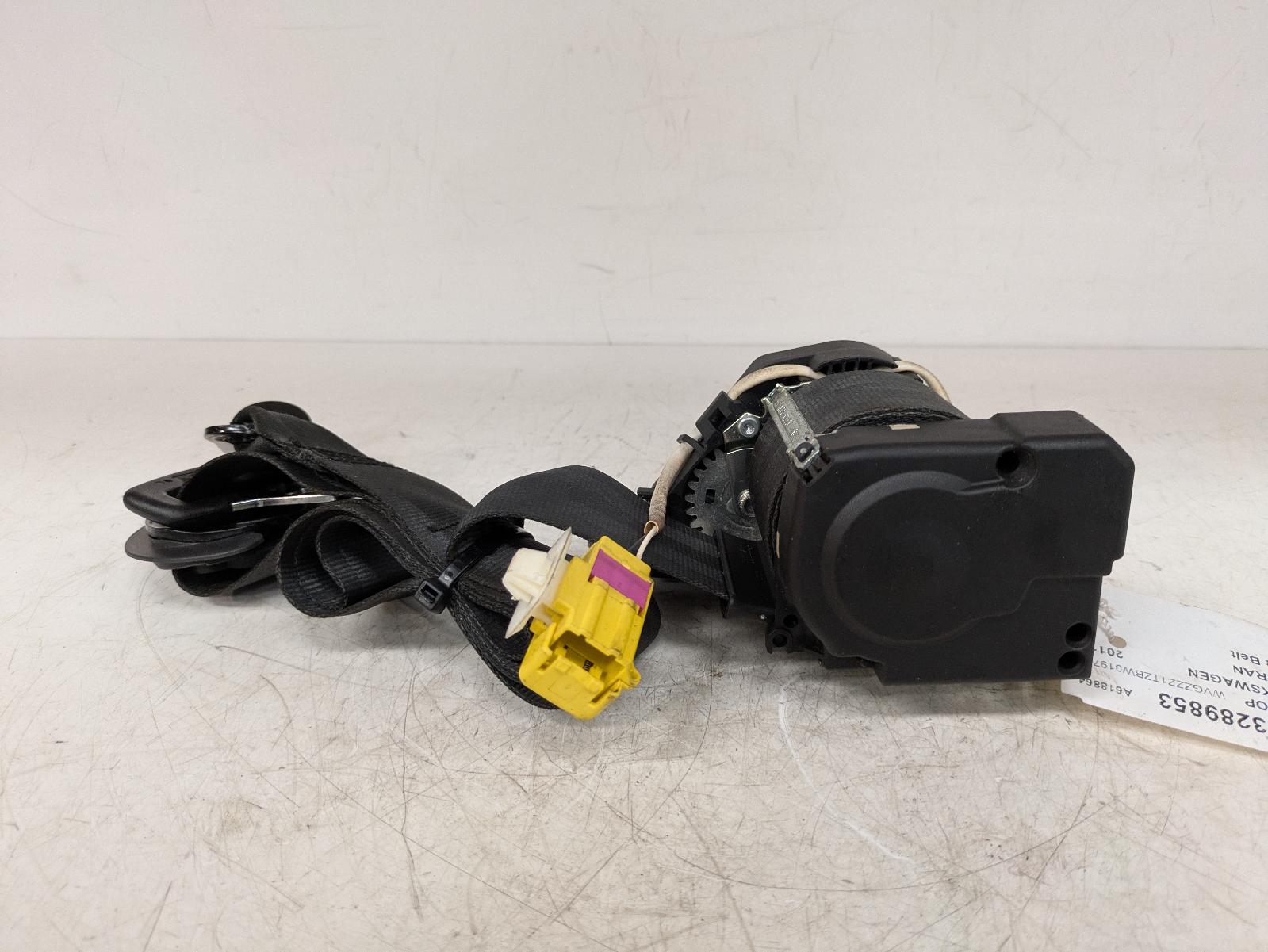 View Auto part Seat Belt Volkswagen Touran 2011