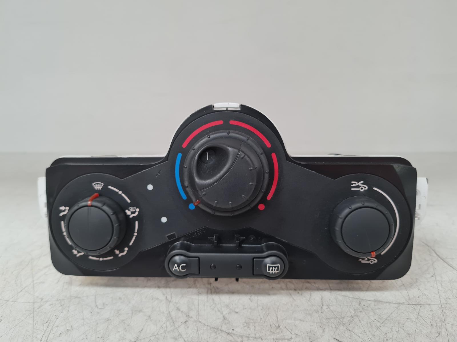 View Auto part Heater/AC Controller Renault Clio 2007