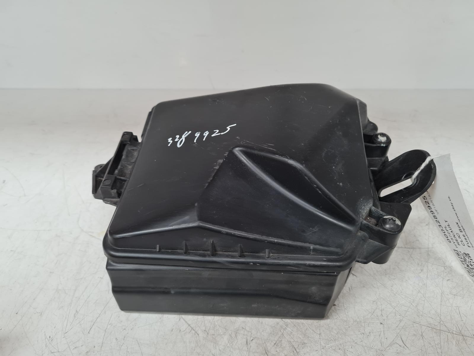 View Auto part Fuse Box Renault Clio 2007