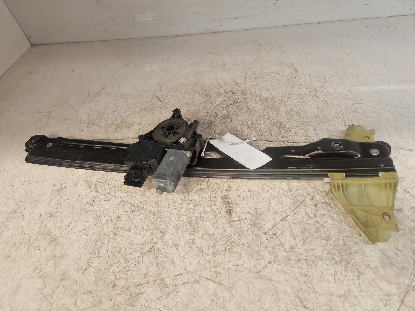 View Auto part RF Window Regulator Citroen Dispatch 2018