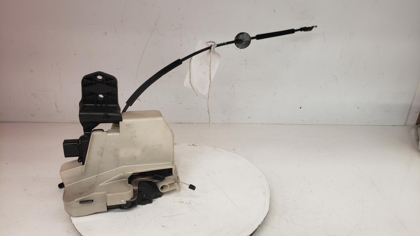 View Auto part Door Lock Assembly Volkswagen Passat 2005