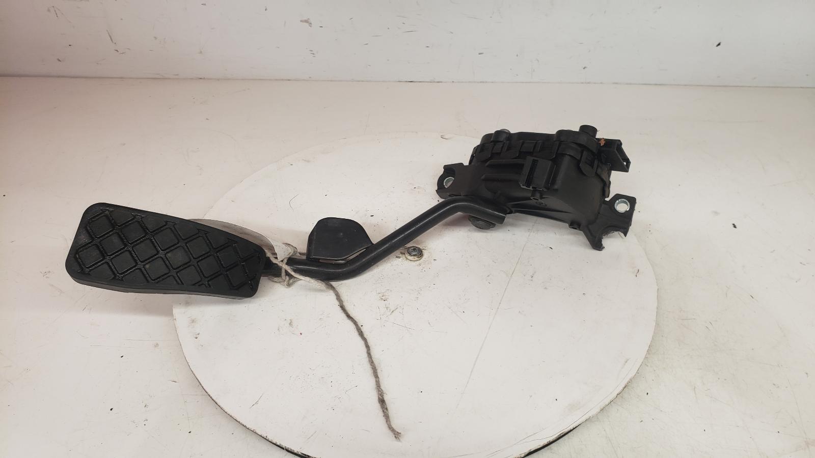 View Auto part Pedal Potentiometer Volkswagen Passat 2005