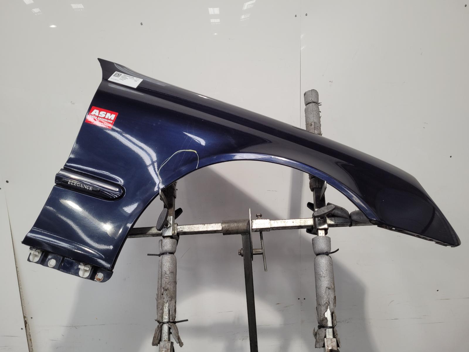 View Auto part R Wing Mercedes C Class 2004