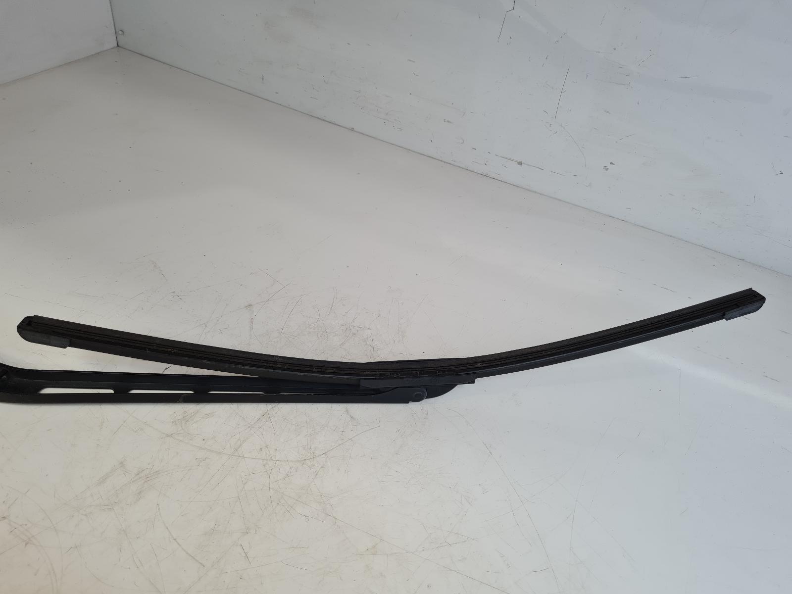 View Auto part Wiper Arm Mercedes C Class 2004