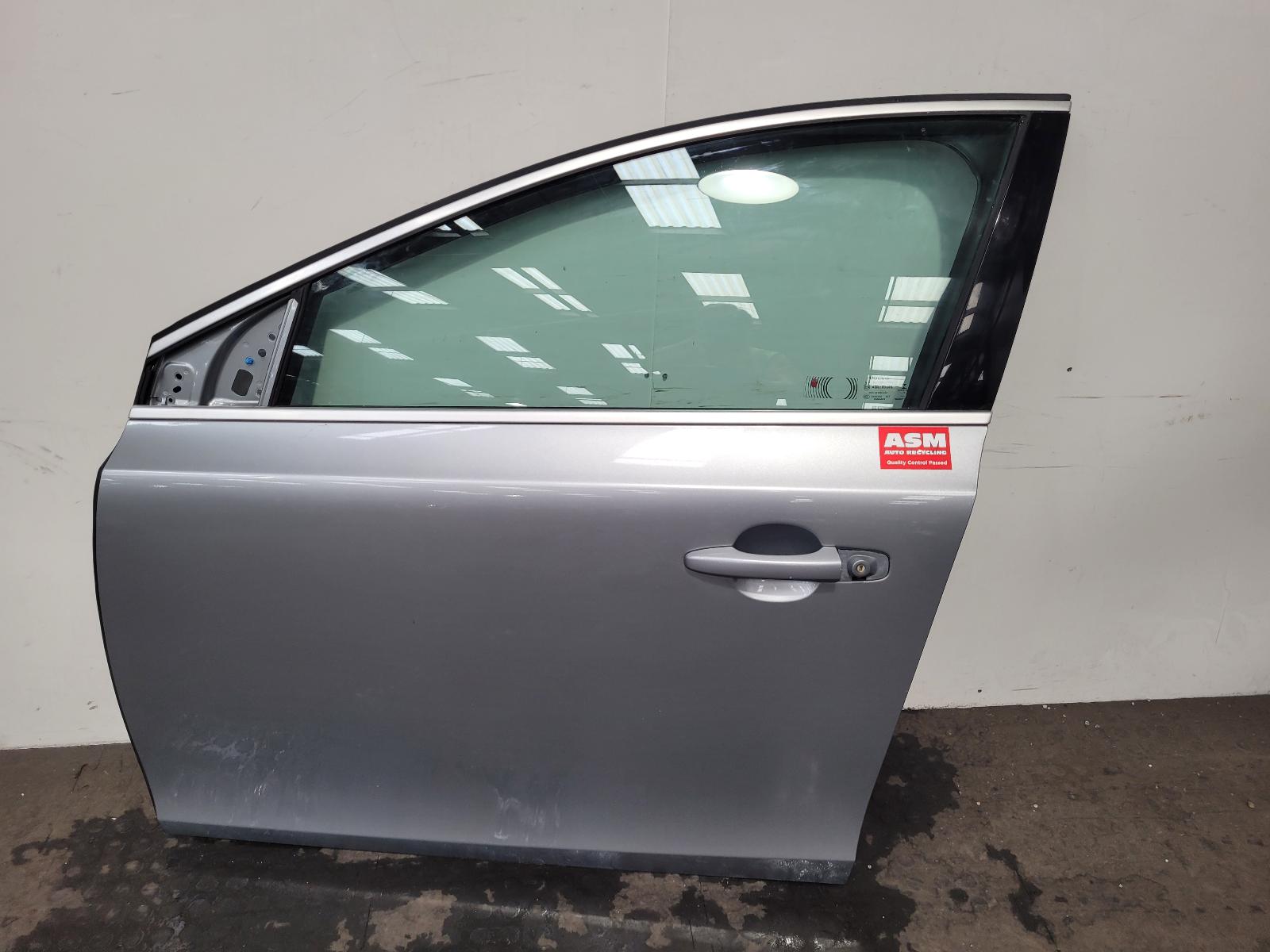 View Auto part L Front Door Volvo V40 2015