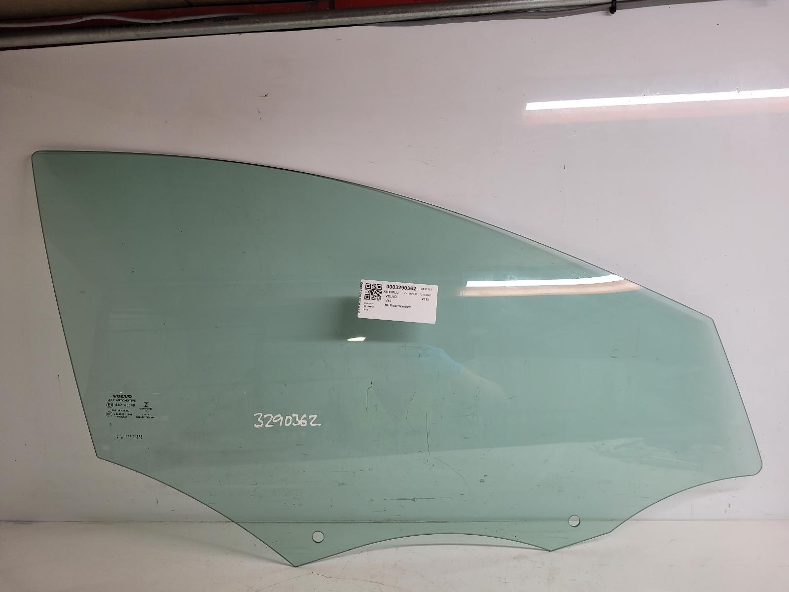 View Auto part RF Door Window Volvo V40 2015