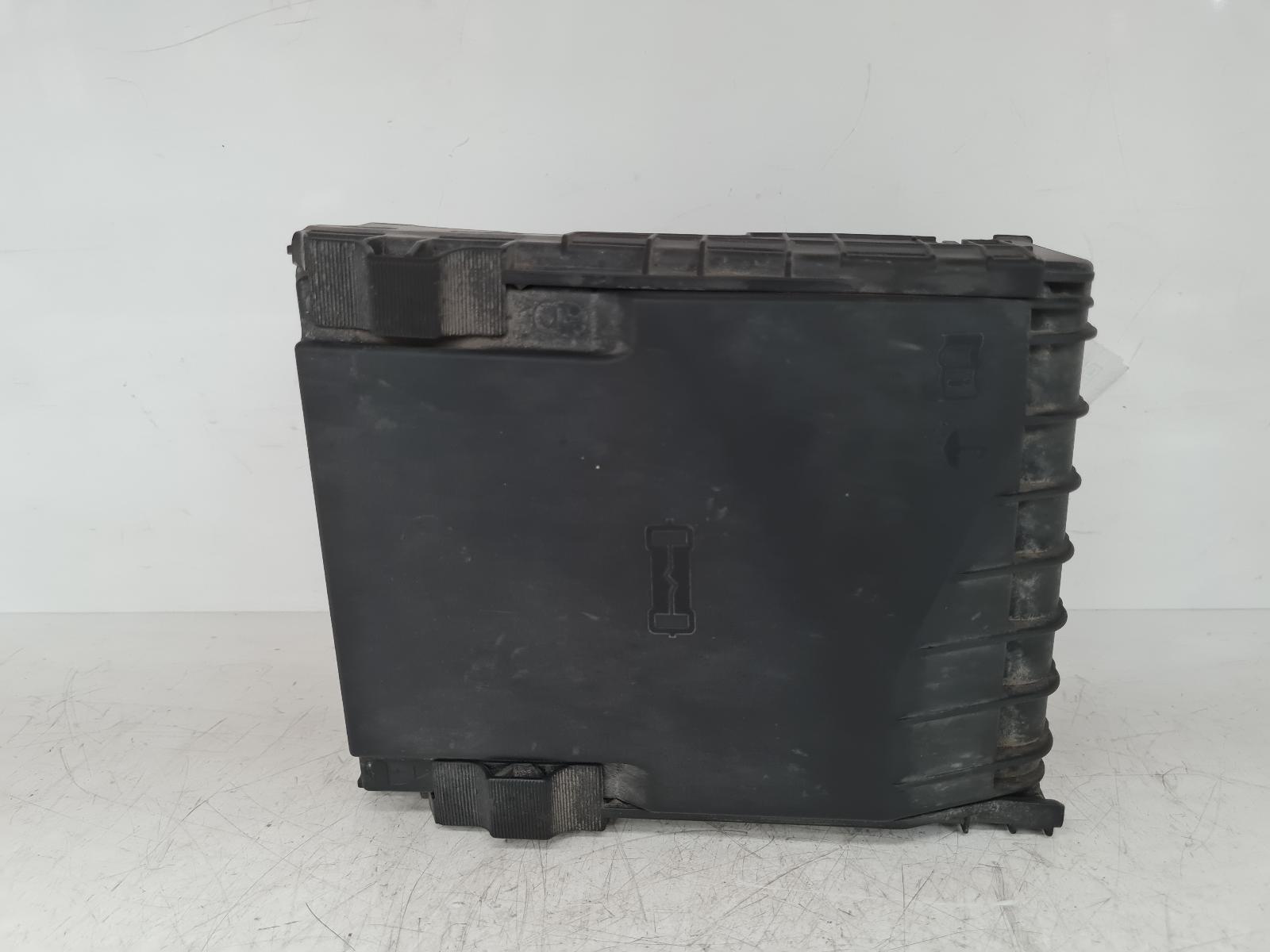 View Auto part Fuse Box Volkswagen Tiguan 2008