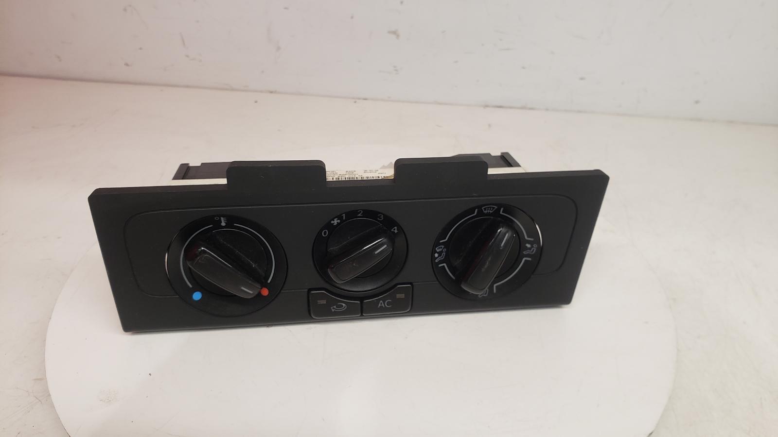 View Auto part Heater/AC Controller Volkswagen Polo 2013