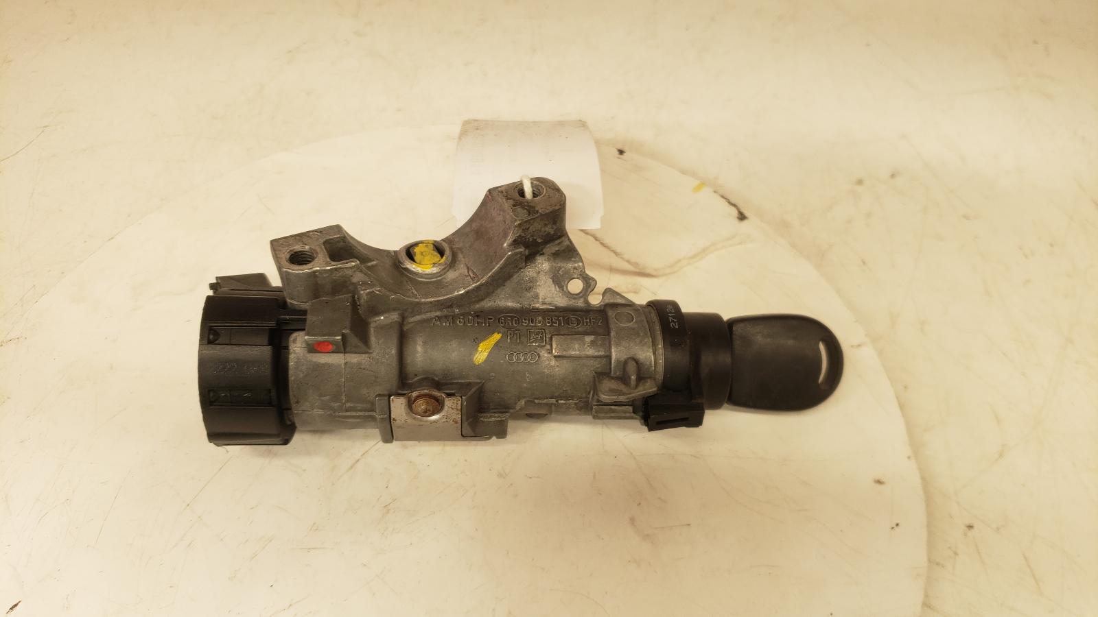 View Auto part Ignition W/Key Volkswagen Polo 2013