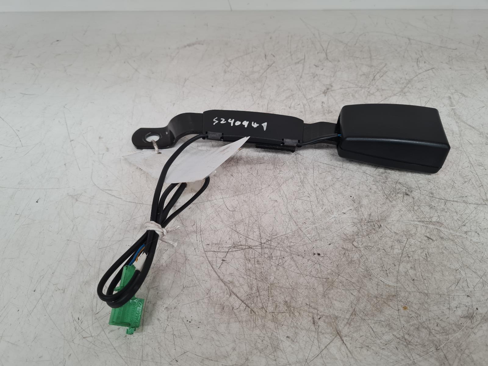 View Auto part Seat Belt Volkswagen Polo 2012